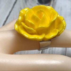 Three dimensional chunky yellow rose ring size 6